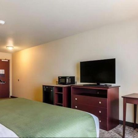Americinn By Wyndham Oshkosh Eksteriør billede