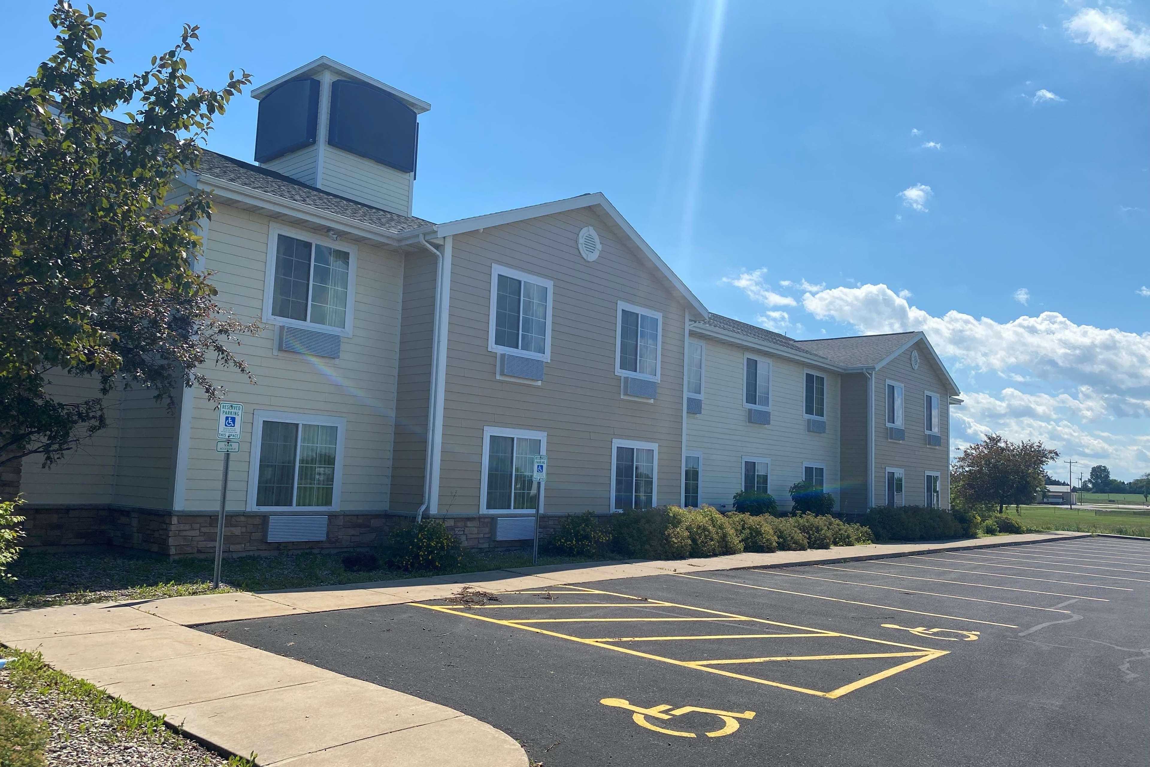 Americinn By Wyndham Oshkosh Eksteriør billede