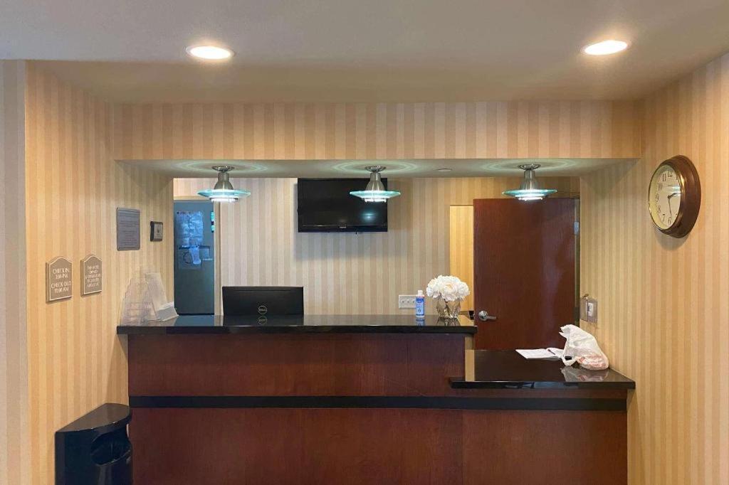 Americinn By Wyndham Oshkosh Eksteriør billede